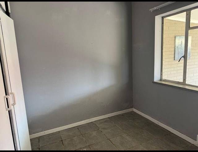 3 BEDROOM FREEHOLD FOR SALE IN BRENTHURST